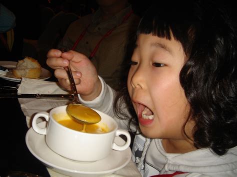 Images Gratuites La Personne Repas Enfant Soupe En Mangeant