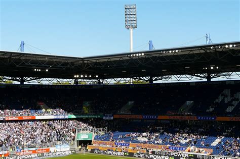 Wir zeigen ihnen den gesamten streckenverlauf, die fahrtzeit und mögliche anschlussmöglichkeiten an. Groundhopper 2000 : MSV Duisburg v FC Ingolstadt 04