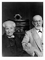 Freud and his mother, Amalia, 1925. | Sigmund freud, Psicologia, Pai e ...