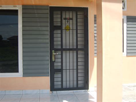 Saat ini, pintu besi seringkali dipakai sebagai pintu utama di rumah. Model Gambar Pintu Besi Kasanyamuk 2019 - BENGKEL LAS BANDUNG