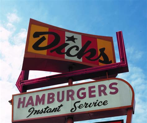 Dicks Drive In Gives Free Meals To Veterans On Veterans Day