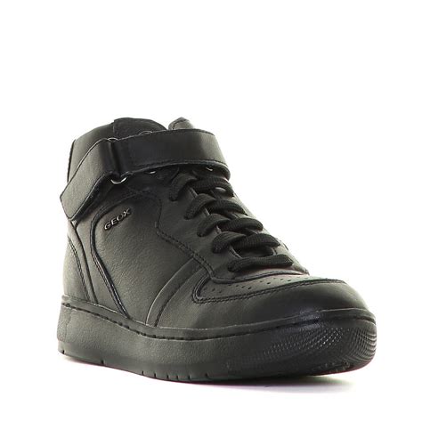 Le scarpe da donna, poi, sono un vero e proprio capo d'abbigliamento, senza cui il total look risulterebbe tristemente sguarnito: Sneakers alte da donna nere - GEOX SCARPE - Acquista su Ventis.