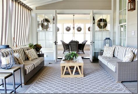 Considering that the living room and dining room, are spaces where the entire family spends time together, relaxes and also shares meals, we look at some vastu shastra norms to boost the positive vibes in this area of the house. Southern Style Decorating Ideas from Southern Living ...