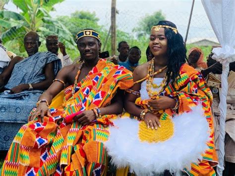 Traditional Marriage With Kente In Ghana African Wedding Attire Traditional Marriage Hausa Bride