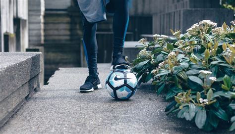 6 Tips Memilih Sepatu Bola Perhatikan Faktornya