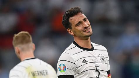 Herber rückschlag für die deutsche nationalmannschaft. Nach Eigentor: Cathy Hummels und Sohn feuern ihren Mats an ...