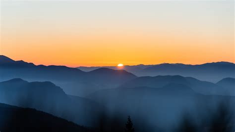 Download Wallpaper 3840x2160 Mountains Fog Dawn Dusk Landscape 4k
