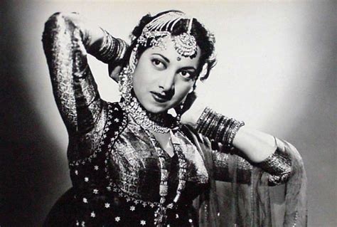 Suraiya Photos And Images In 2020 Vintage Bollywood