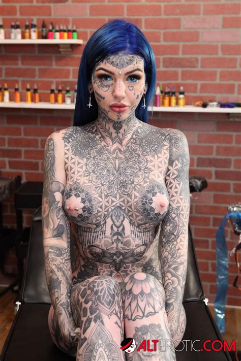 Heavily Tattooed Girl Amber Luke Poses Naked In A Tattoo Shop Hd Porn