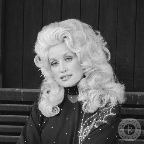 Beautiful Portrait Photos Of Dolly Parton In The S Vintage Everyday