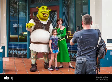 Shrek Character Universal Studios Hi Res Stock Photography And Images