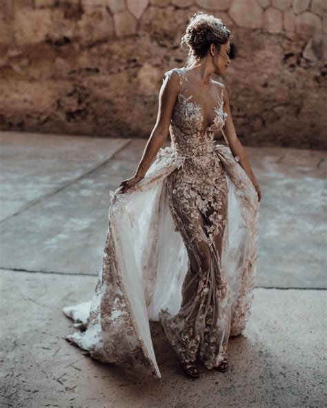 Sexy Gold Lace 2019 Summber Beach Wedding Dresses Mermaid Beaded Sheer Neck Bridal Dresses