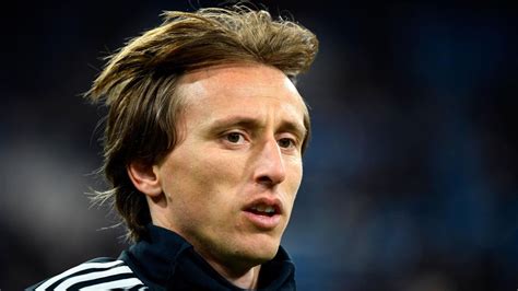 Official website featuring the detailed profile of luka modrić, real madrid midfielder, with his statistics and his best photos, videos and latest news. AS: Лука Модрич отклонил первое предложение «Реала» о ...
