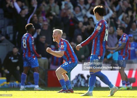 Will Hughes of Crystal Palace celebrates the victory punching the air... News Photo - Getty Images