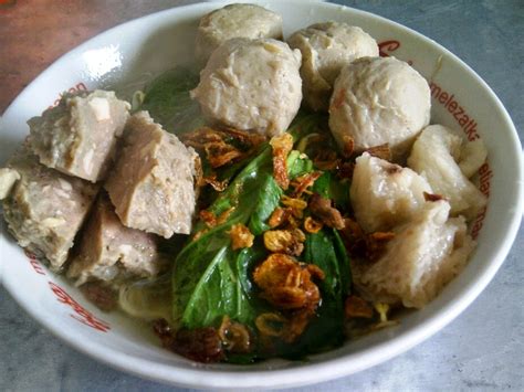 Fimela.com, jakarta ketika makan bakso, pasti ada sambal cabai khas yang menemani untuk memberikan rasa pedas. 6 Makanan Khas Indonesia yang Mendunia - The Guzlint