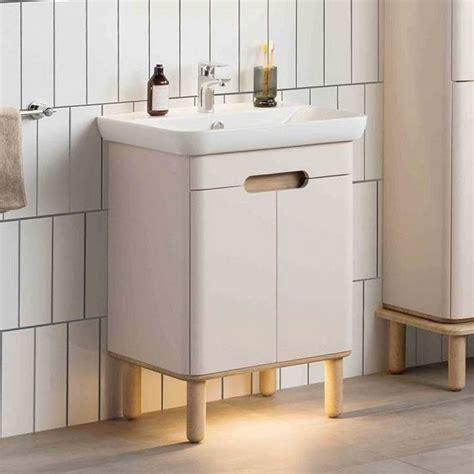With everything from a 400mm to 1200mm wide unit, there really is a vanity unit to suit the size of everyone's bathroom. Vitra Sento Vanity Unit with 2 Doors : UK Bathrooms
