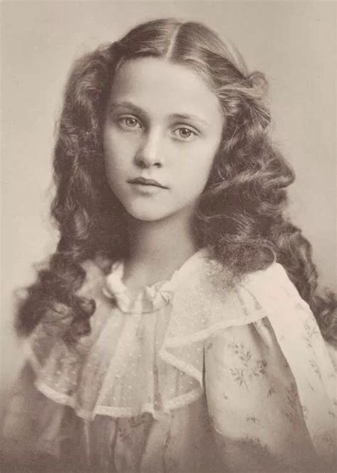 A Beautiful Young Lady Of The Early 1900s Victorian Portraits