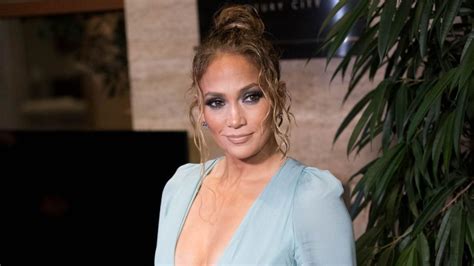 Jennifer Lopez 54 Just Showed Off Her Abs In A Plunging Valentino Top