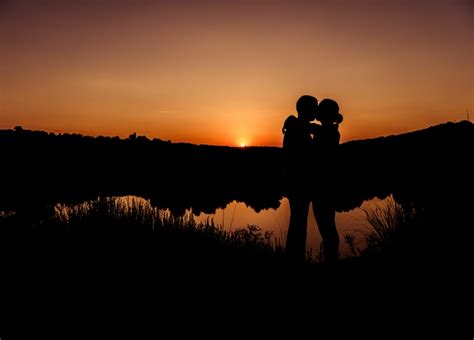 Couple Sunset 5k Romantic Kiss Hd Wallpaper Rare Gallery