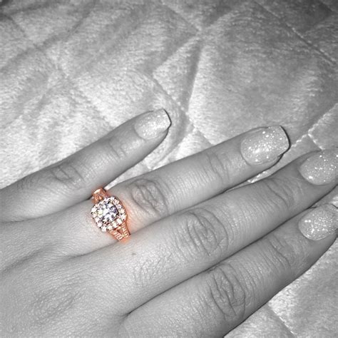 How To Take The Perfect Engagement Ring Selfie