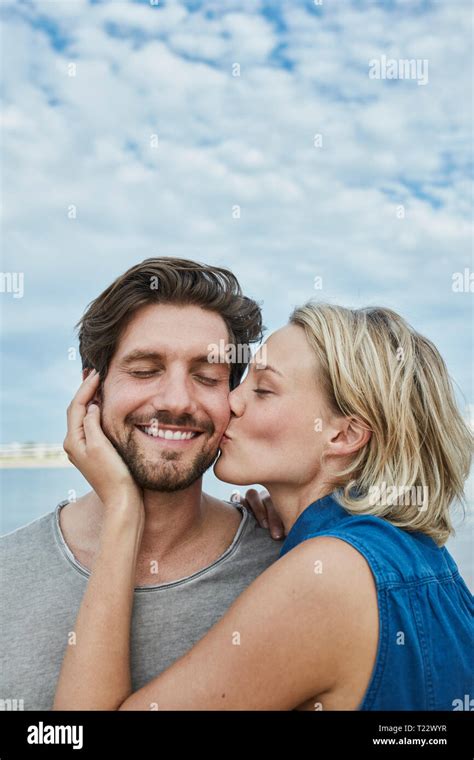 Happy Young Couple Kissing On The Beach Stock Photo Alamy