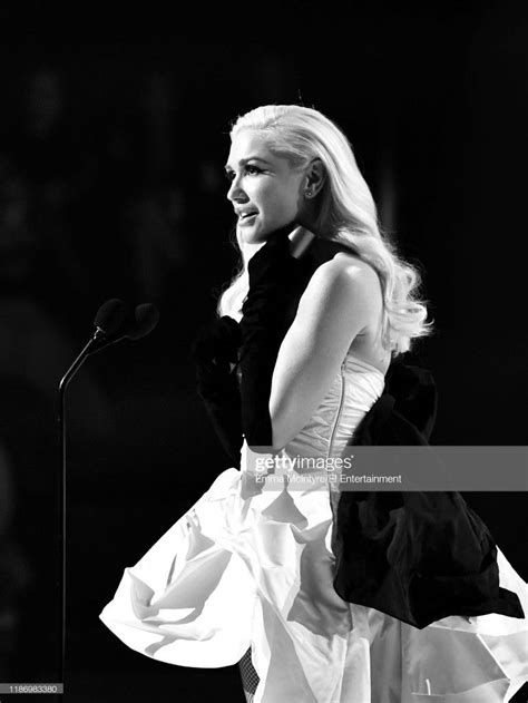 pin by naurenee stefani on only one gwen you can find like this gwen and blake gwen stefani gwen