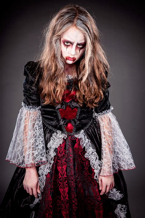 Schminkanleitung Teenager Vampir Make Up F R Halloween Maskworld Com