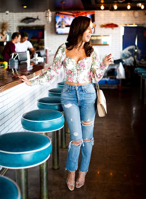 Sydne Style Shows How To Wear A Crop Top With High Waist Jeans From