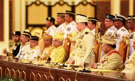 Bandaro kayo mengatakan panitia pengukuhan untuk melewakan rajo alam pagaruyung sudah menetapkan dua tempat di sumatera barat sebagai lokasi penobatan muchdan taher bakrie sebagai sultan alam bagagarsyah yang dipertuan raja alam pagaruyung minangkabau. Installation of 15th YDP Agong - Nalanda Buddhist Society