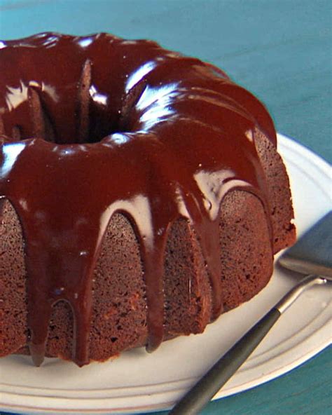 With the decorative shape of the bundt tin, and the redness from the pomegranate, this would make a lovely addition to your dessert. Dolly's Chocolate Bundt Cake Recipe & Video | Martha Stewart