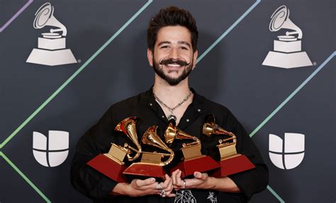 Camilo En Directo En Los Premios Grammy Con Su Guitarra Bros