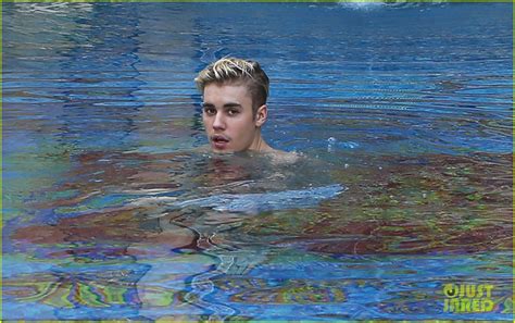 Justin Bieber Cools Off With A Shirtless Swim Photo Photo Gallery Just Jared Jr