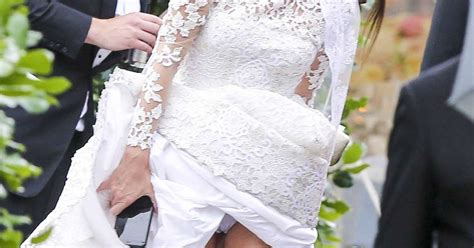 Irmã de Paris Hilton mostra demais vestido de noiva