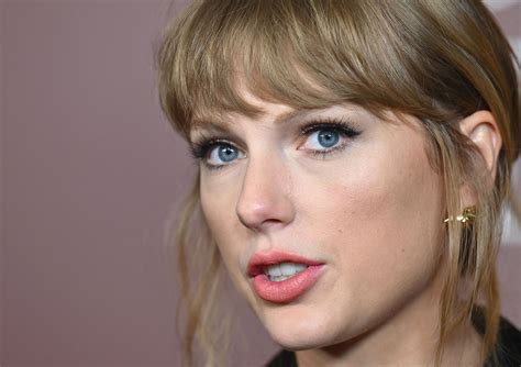 Taylor Swift Cant Shake Off Trial For Copyright Daily Sabah