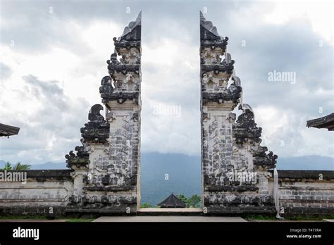 The Gates Of Heaven A Popular Tourist Attraction At Pura Penataran