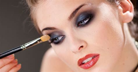 Eyeshadow how to put on. 8 Eyeshadow Basics Every Makeup Beginner Needs to Know