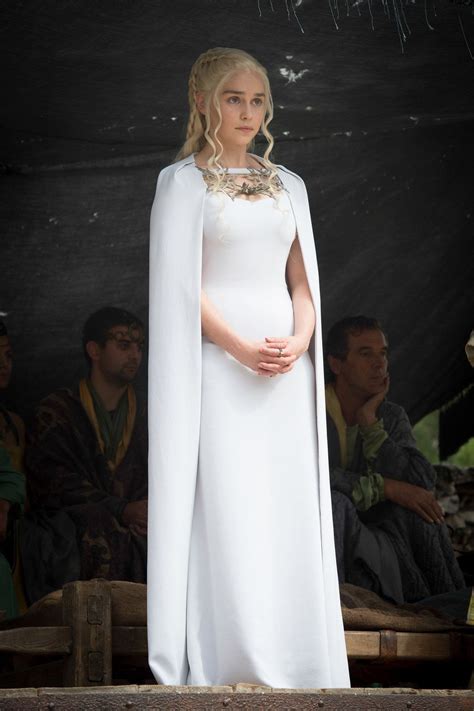 Daenerys Targaryen Looks So Good In Her Cape Dresses It Hurts Game Of