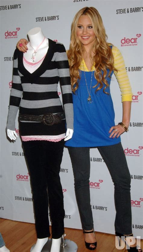 Photo Actress Amanda Bynes Launches Her Dear Clothing Line In New York Nyp2007081604