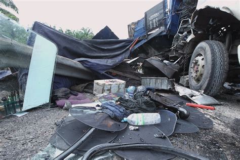 When he was taken off hold, the dispatcher informed him of the accident. Tanjung Malim horror crash: Trailer driver to be charged tomorrow | New Straits Times | Malaysia ...