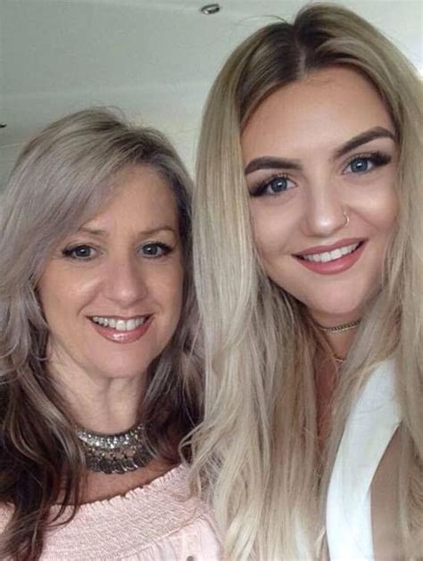 See Why This Mother And Daughter Are Often Mistaken For Sisters Pics