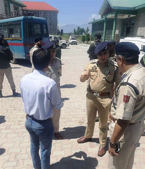 Igp Kashmir Reviews Arrangements At Hajj House Kashmir Life