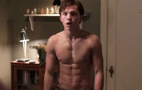 17 Best Moments When The MCU Heroes Went Shirtless
