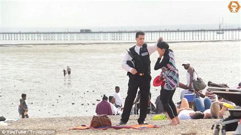 Police Officer Confronts Burkini Wearing Woman On UK Beach In A