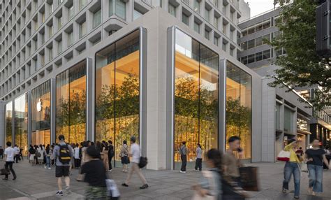 Apple Store Opens In Central Tokyo Retail And Leisure International