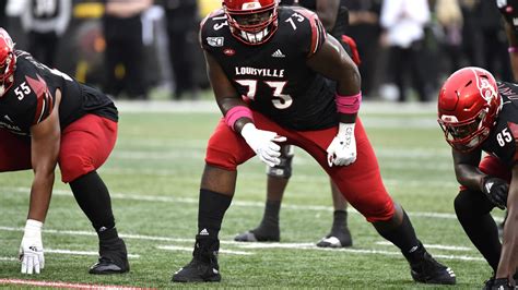 Welcome to our chiropractic clinic! Photos: Louisville OT Mekhi Becton