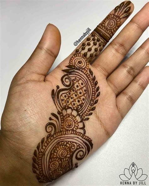 A new idea of half hand peacock mehandi design increasing the trends on half hand that is easy to make and have grace you are looking in the image. trending mehandi design images 2020 - Gorgeously Flawed