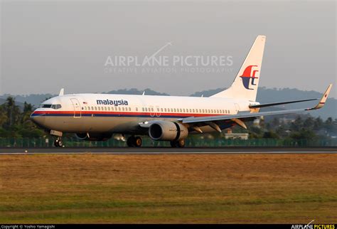 Snack for singapore to kuala lumpur. 9M-FFF - Malaysia Airlines Boeing 737-800 at Langkawi ...