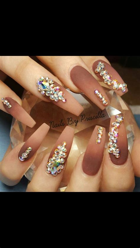 Pin By Elizabeth Salas On Nails Make Up Hair Diamond Nails Diamond