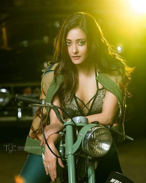 News18 Telugu Sizzling Bollywood Actress Raima Sen Hot Photoshoot Hot