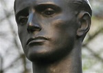 Stauffenberg: Statue von Richard Scheibe, Gedenkstätte Deutscher ...